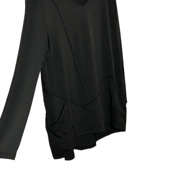 Liv Habitat tunic women medium.Black ,V-neckline,long sleeves  ,curved hem .NWOT - Picture 9 of 13